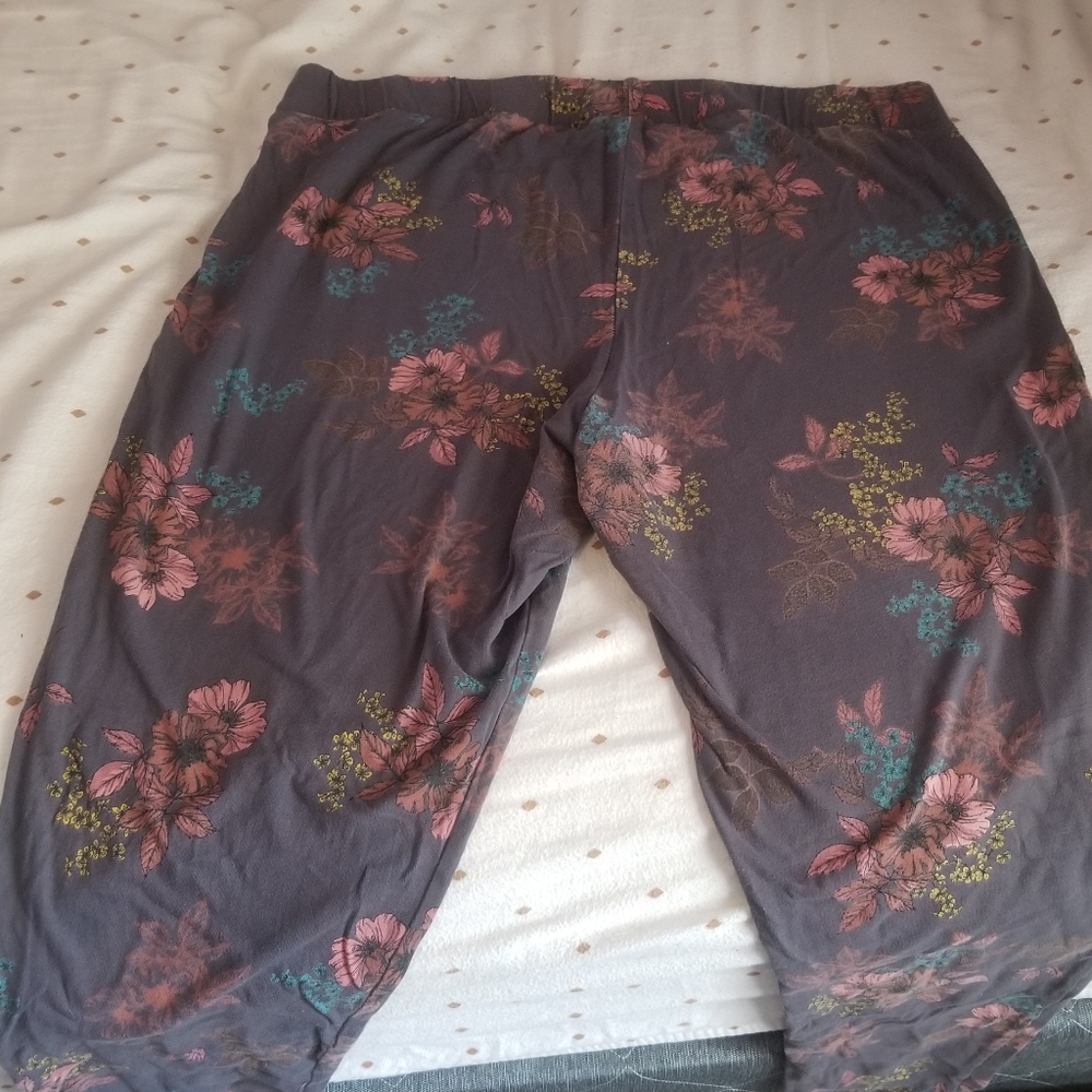 2in Signture Waist Torrid Floral Autumn Leggings - Picture 3 of 3
